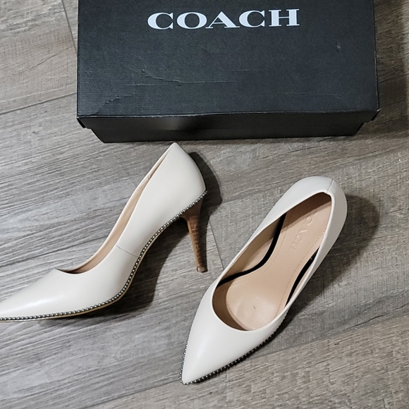 Coach pumps size 9.5 - Picture 2 of 4